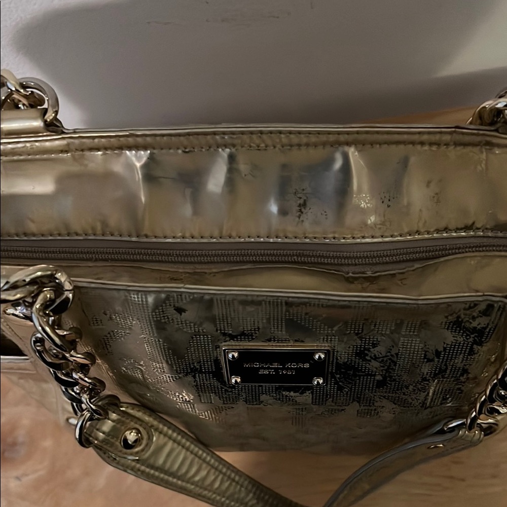 💎FINAL MARKDOWN💎Michael Kors Stunning Gold Shoulder Bag with Chain Straps - Picture 5 of 16